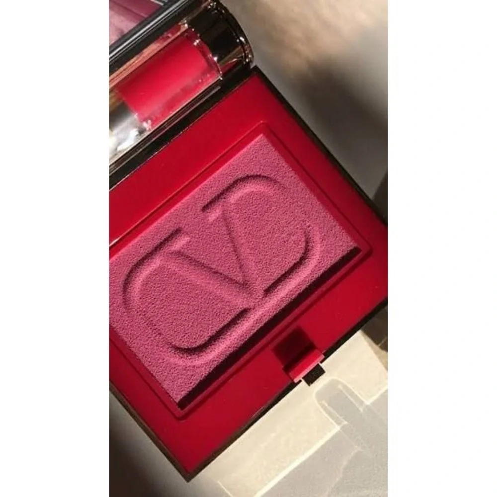 MSRP $52.00, Valentino, Eye2Cheek Color Crush in 302R Extra Pink*NIB, Full Size